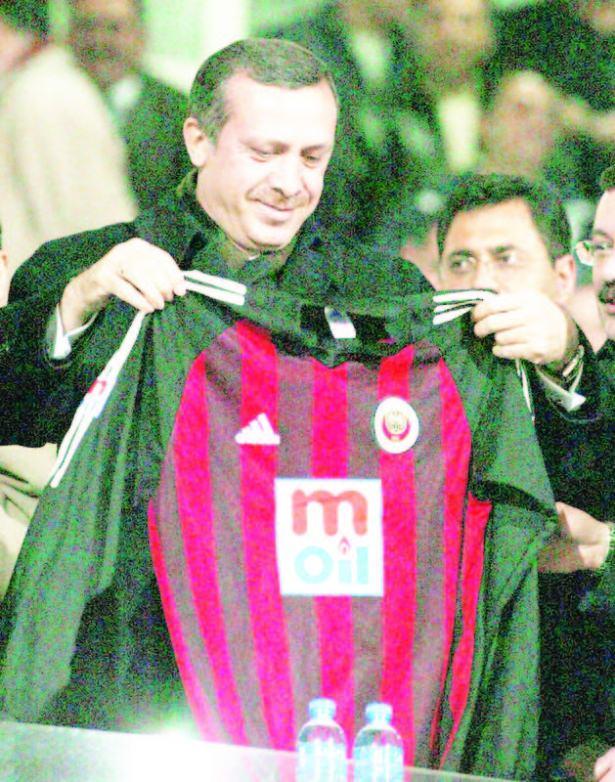 <p>Recep Tayyip Erdoğan, Gençlerbirliği formasıyla</p>