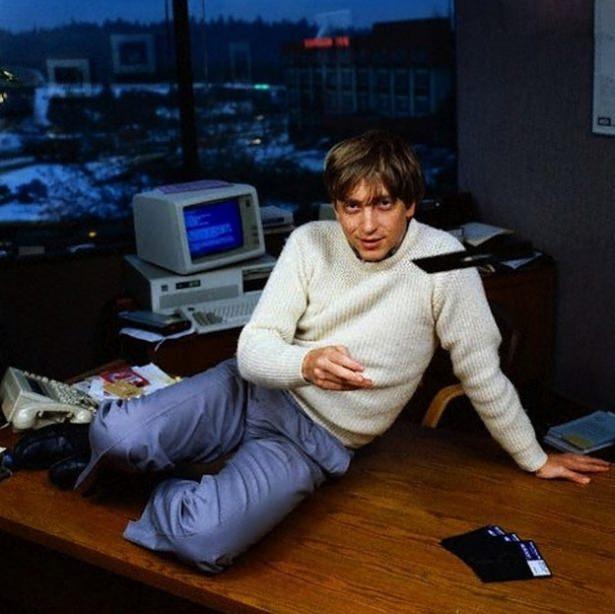 <p>Bill Gates her ne kadar Yapay Zeka'ya merak duysa da, o da Elon Musk ve Stephen Hawking gibi Yapay Zeka'yı endişe verici olduğunu düşünüyor.</p>