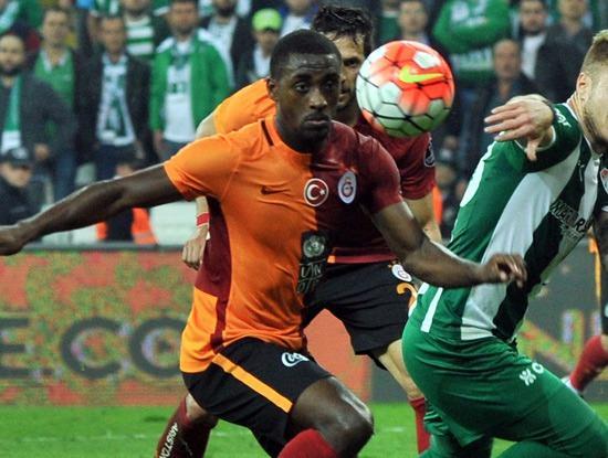 <p>LIONEL CAROLE - Sezon içindeki inişli çıkışlı grafiğine rağmen bölgesinin adamı olması nedeniyle ilk tercih o olacak. Volkan Şen ve Luis Nani gibi hızlı rakiplerle mücadele etmeye çalışacak.</p>
<p> </p>