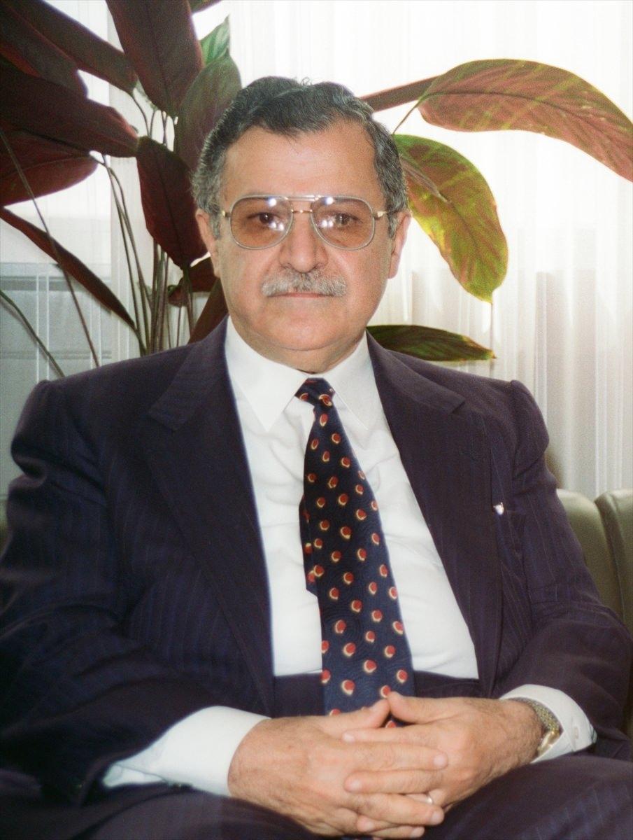 <p>Irak Kürdistan Yurtseverler Birliği lideri Celal Talabani, 31 Ağustos 1992'de Ankara'da. </p>

<p> </p>
