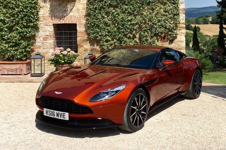 <p><strong>Aston Martin DB11</strong></p>
