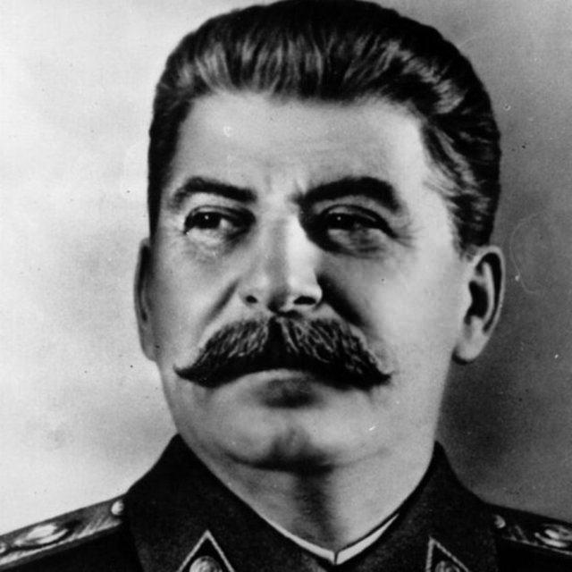 <p>JOSEF STALIN HAKKINDA BİLİNMEYENLER</p>
<p>Sayesinde "bıyık" ikonik bir simge oldu. Stalin'den sonra büyük liderler (Hitler, Saddam vs.) bıyığı kendilerine özgü bir simge olarak kullandılar.</p>