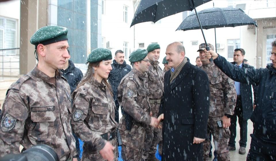 <p>Bu konuda kararlıyız. Hazırlıklarımızı sizler, bizler hep birlikte yapıyoruz. Sizler cesur insanlarsınız, kuvvetli ve kudretli insanlarsınız, bu ülkede her birimizin yaptığı görevler var. Sizlerden de, bizlerden de beklenen bu memleketi emin bir hale getirmektir."</p>
<p> </p>