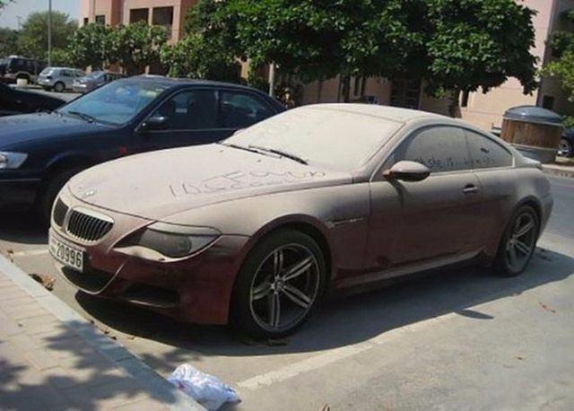 <p>Bu nedenle Dubai’den ayrılırken aracını kaderine terkedenlerin sayısı artıyor.</p>

<p> </p>
