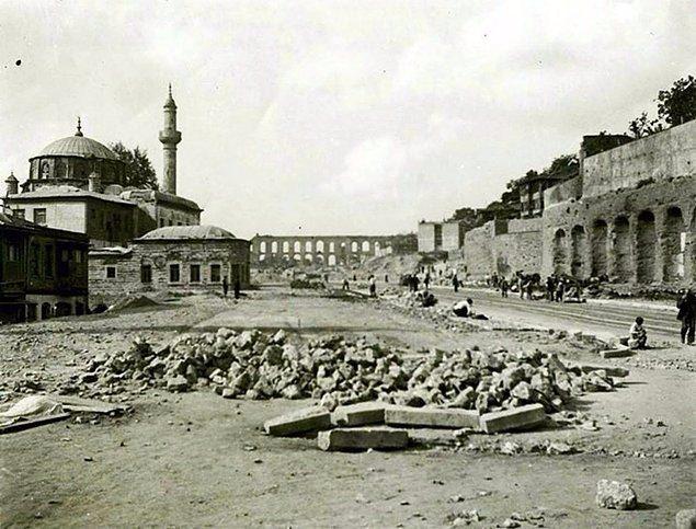 <p>17. Unkapanı Atatürk Bulvarı.</p>
