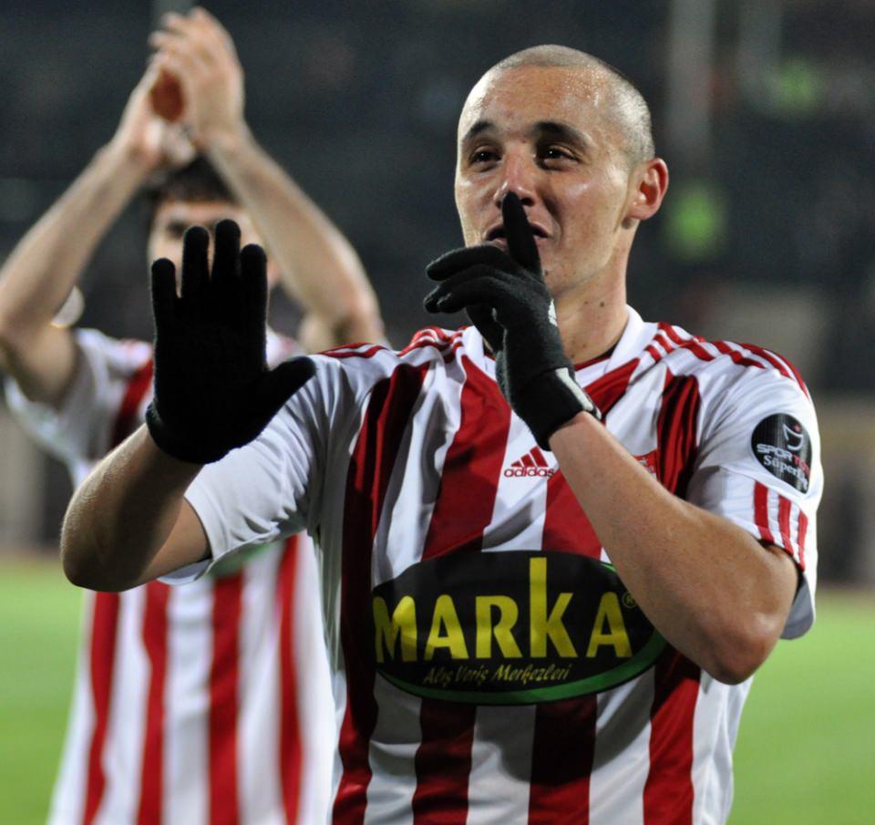 <p><strong>2013 -14 (21.Hafta dahil)</strong><br />
Aatif Chahechouhe - 17 gol<br />
Sivasspor </p>