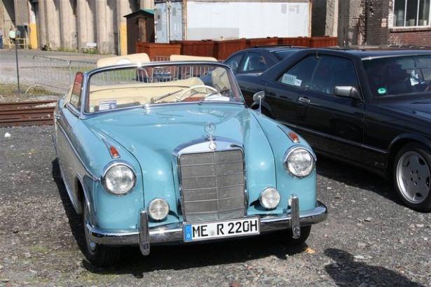 <p>Mercedes severler Almanya'nın Hattingen kentinde buluştu. Mercedes kulübü tarafından her sene düzenlenen etkinlik kapsamında Mercedes klasikleri ve son model Mercedes'ler bir araya geldi. İşte o otomobiller....</p>
<p> </p>