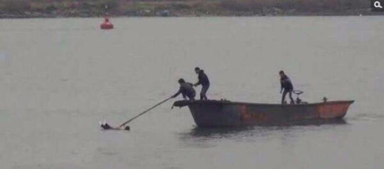 <p>Suya batmayan genç kızı balıkçılar işte böyle kurtardı.</p>