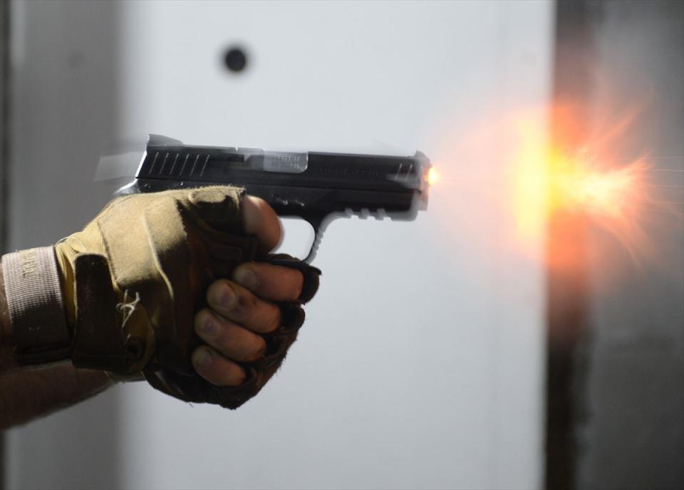 <p>Savunma sanayisinin son 15 yılda geldiği noktanın çok güzel olduğunu belirten Nesil, gerek hafif gerekse ağır silahta yapmaları gereken daha çok iş olduğunu vurguladı.</p>
<p> </p>