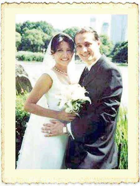<p>Jülide Ateş ile Emre İskeçeli</p>