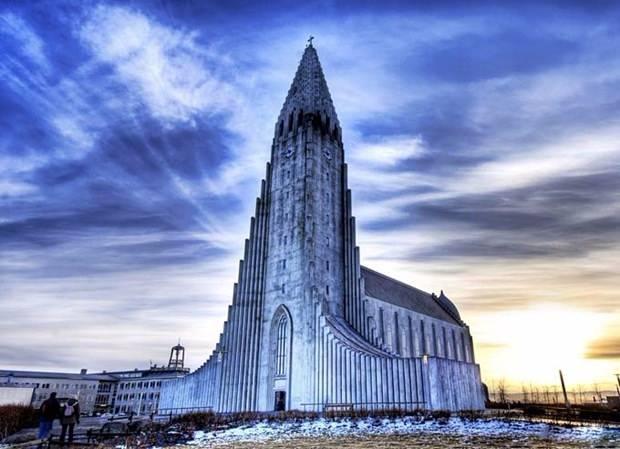 <p>Hallgrimur Kilisesi (Reykjavik, İzlanda)</p>
