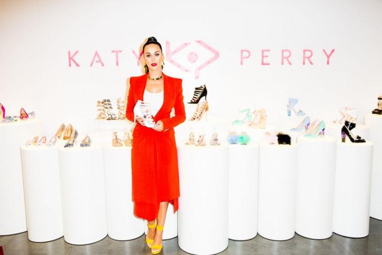 <p>Türkiye'de satışa sunulmayan ayakkabılar, Katy Perry'in resmi sayfasında satışa sunuldu. Fakat şimdilik sadece Amerika içerisinde gönderim yapılıyor.</p>
