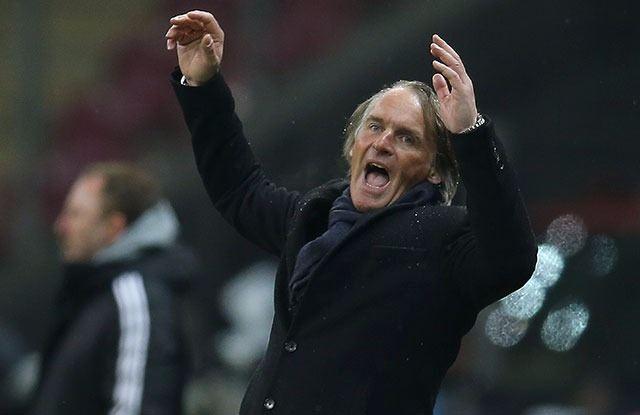 <p>Yönetim, Kayserispor, Rizespor (d) ve Beşiktaş maçlarında kayıp yaşanması halinde Riekerink’in biletini kesme kararı aldı.</p>