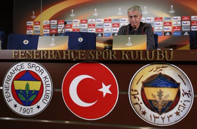<p><strong>GELMEYEN TEKNİK ADAMLAR, SUYA DÜŞENLER...</strong></p>

<p>UEFA Avrupa Ligi'nde Fenerbahçe'nin bu akşam konuk edeceği Manchester United'da menajer Jose Mourinho'nun Türkiye'den teklif aldığını ve reddettiğini; birgün gelebileceğini açıklamasının ardından reddedilen teklifler akıllara geldi</p>
