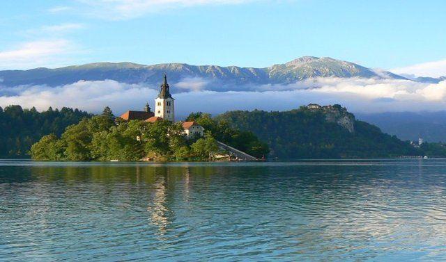<p>Karasal Alan km²<br />
Slovenya<br />
20.151</p>
<p> </p>