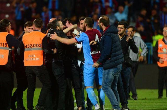 <p>Trabzon'da 2 tane eğlence var. Ya uyuşturucu içecek ya da stada gidecek.</p>

<p> </p>
