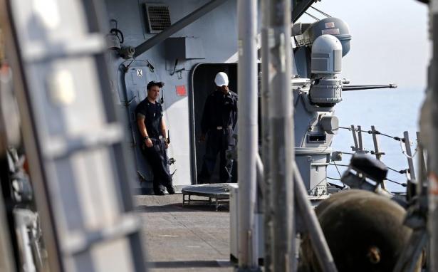<p>Gemide askerlerin eğitimine de büyük önem veriliyor. Komuta kademesi, görevlerine ilişkin düzenli toplantılar yaparken, askerler uygulanan senaryolar sayesinde her duruma hazır hale getiriliyor. Olası saldırılara karşı hazırlanan senaryolar belli haftalarda tekrarlanıyor.</p>
<p> </p>