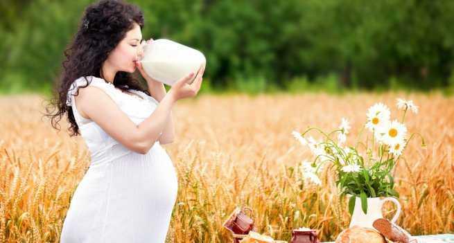 <p><strong>Hamilelikte süt içmenin faydaları nelerdir? Hamile iken süt içen kadınlar ile içmeyen kadınlarda ne gibi değişiklikler görülür? İşte tüm bu soruların cevapları galerimizde...</strong></p>
