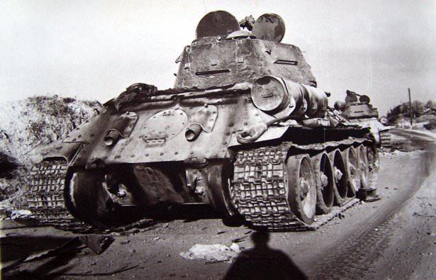 <p>Hava Kuvvetlerimiz Tarafından Tahrip Edilen Bir Rum Tankı</p>

<p> </p>

