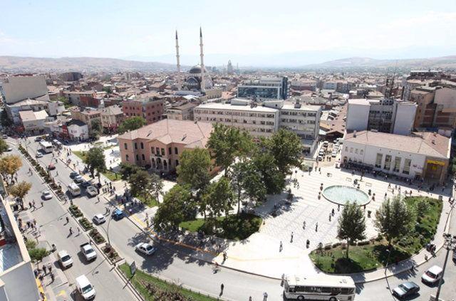 <p><strong>Elazığ</strong></p>

<p>2015 nüfusu: 574.304 kişi.</p>

<p>2016 nüfusu: 578.789 kişi.</p>

<p>Değişim(%): 0,78</p>

