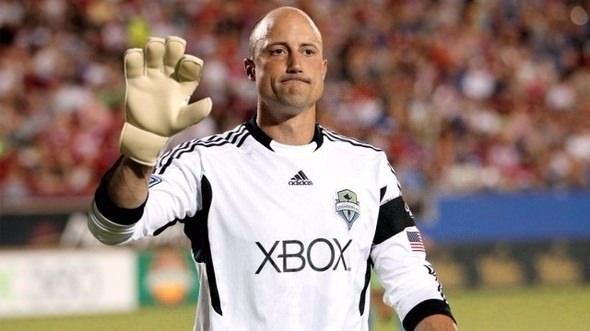 <p>Kasey Keller<br />
<br />
ABD'li efsane golf sevdası yüzünden sakatlanmış, golf sopasını çıkardığı esnada sopaları dişine çarpmış ve ön dişlerinden birkaçını kırmıştı.</p>