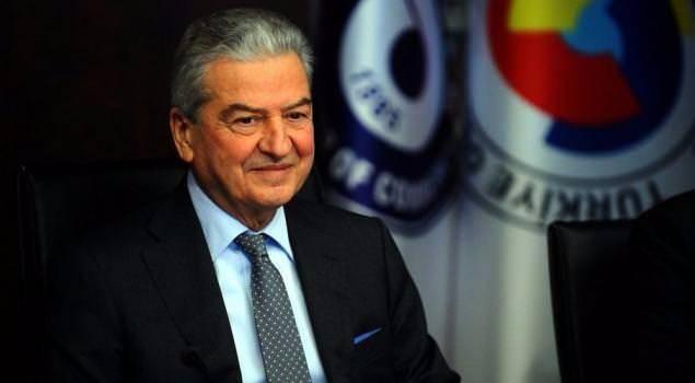 <p>Ekrem Kızıltaş / İzmir Ticaret Odası Başkanı</p>

<p><strong>"Yastayız ama dimdik ayaktayız"</strong></p>

<p>Hepimizi büyük üzüntüye boğan bu alçak saldırılar, terörün hain yüzünü bir kez daha göstermiştir. Terörün ülkemizi bölmesine, yaşam tarzımızı değiştirmesine, bizi sindirmesine asla izin vermeyeceğiz. Şehitlerimize rahmet, yaralılarımıza acil şifalar diliyoruz. Ulusumuzun başı sağ olsun.</p>
