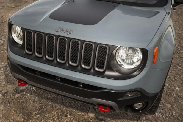 <p>Kendine has 7 li ön ızgarasıyla ve yuvarlak far tasarımı ile JEEP arazi araçlarının karakteristik özelliğine vurgu yapan Renegade, açılır tavanı sayesinde özgürlüğüne düşkün olanların ilgisini çekecek gibi.</p>