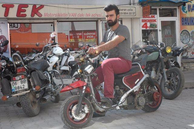 <p>Gerek 3 tekerli gerek 400-600 cc çift silindir motorlara sahip olan özellikli makineler motosiklet kategorisi genelde 2 tekerlekli ve 2 kişiliktir. Bizler 3 ve 4 kişilik olanını yapmaya çalışıyoruz. Farklı araba jantlarıyla, araziye uyumlu lastiklerle güzel motosikletler elde etme çalışıyoruz" ifadelerini kullandı.</p>

<p> </p>
