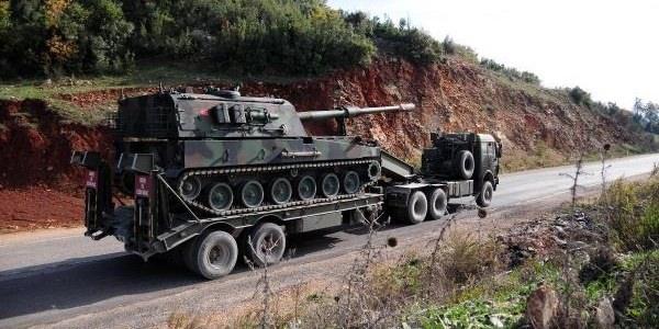<p>Mermileri otomatik, barutları ise yarı otomatik olarak aktaran Poyraz, 50 ton muharebe ağırlığıyla, 750 beygir gücündeki motoruyla her türlü arazi şartlarında görevini başarıyla yapıyor.</p>
