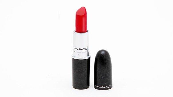 <p><strong>1. Mac Ruby Woo - Lipstick</strong></p>

<p>Açık tenliyseniz, içerisinde mavi alt ton bulunan kırmızıları tercih edebilir.</p>
