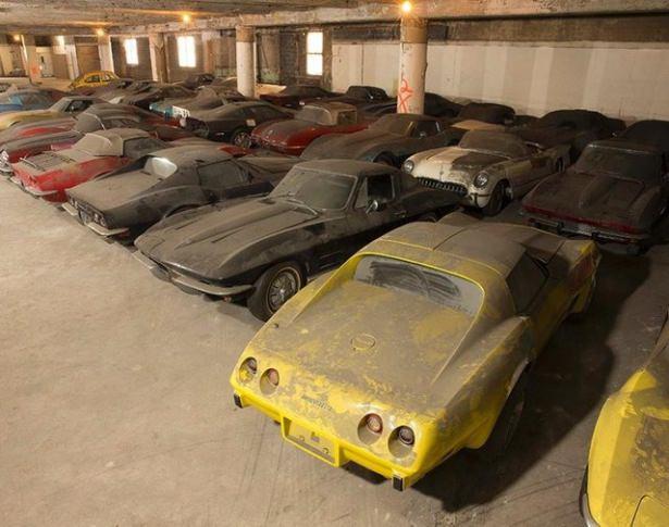 <p>Garajlarda unutulan milyon dolarlık lüks otomobiller görenleri şaşırtıyor...</p>
