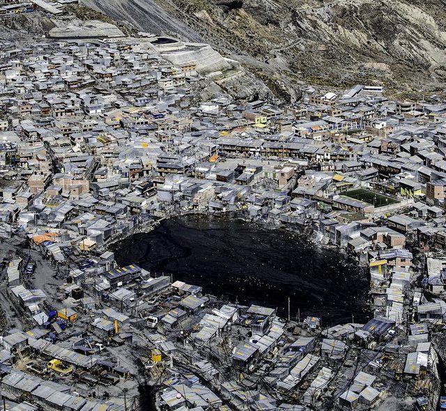 <p><strong>PHOTOSHOP DEĞİL GERÇEK!</strong></p>

<p>Peru’daki And Dağları’nda yer alan La Rinconada, Güney Amerika’nın ulaşılması belki de en zor yeri.</p>
