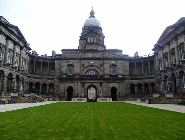 <p><strong>24- University of Edinburgh</strong></p>

<p>Listede, İngiltere'den 6 ABD'den 16 İsvi&ccedil;re ve Kanada'dan 1'er okul bulunuyor.</p>
