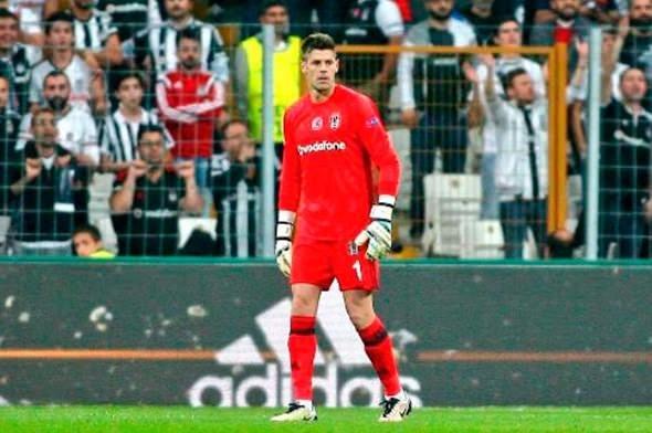 <p><strong>BEŞİKTAŞLI FABRI 6. SIRADA </strong></p>
<div> </div>
<div>Beşiktaş'tan Fabri, yüzde 76 kurtarış yüzdesiyle en çok kurtarış yapan 6. kaleci oldu. Adanaspor'dan Karacic 7., Bursaspor'dan Harun Tekin 8., Gaziantepspor'dan Gökhan Değirmenci 9., Atiker Konyaspor'dan Serkan Kırıntılı 10., Çaykur Rizespor'dan Diallo 11., Kardemir Karabükspor'dan Ahmet Şahin 12. ve Kayserispor'dan Muammer 13. sırada yer aldı.</div>