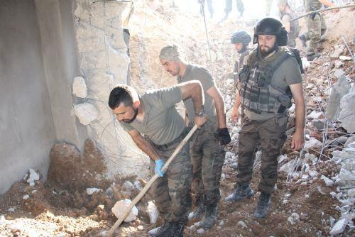 <p>1 adet RPG-7, 2 tabanca, 1 kanas, 19 el bombası, 86 AK-47 şarjör, 5 kanas şarjör, 1 RPG-7 anti tank mühimmat, 4 RPG-7 anti personel mühimmat, 6 RPG-7 sevk fişeği, </p>

<p> </p>
