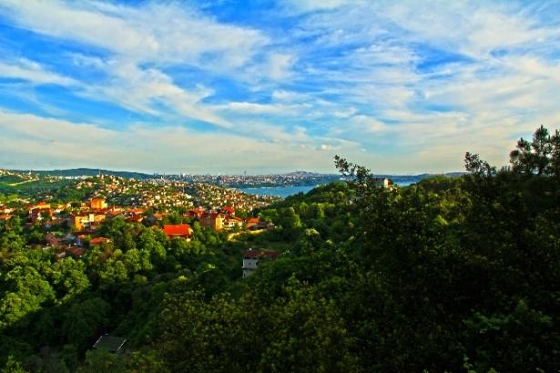 <p>Bunlardan biri olan Yuşa Tepesi, İstanbul’u ziyaretçilerinin ayağına seriyor.</p>

