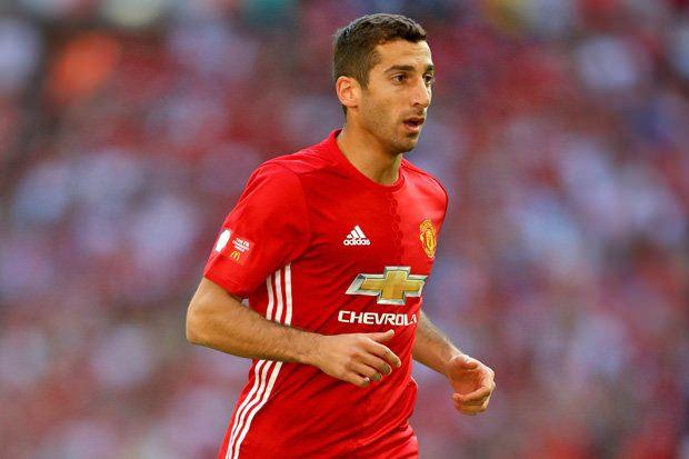 <p>Ermenistan Milli Takımı'nda kaydettiği 19 golle en golcü futbolcu konumunda bulunan Mkhitaryan, geçen sezon Borussia Dortmund'da çıktığı 52 resmi maçta 23 kez fileleri havalandırıp 24 asist yaptı. Gösterdiği performansla kulüplerin ilgisini çeken Mkhitaryan, 37 milyon avroya İngiltere Premier Lig ekiplerinden Manchester United'ın kadrosuna dahil oldu.</p>