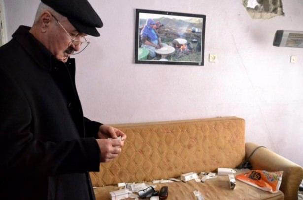 <p>Siirt Tabipler Odası Başkanı Ekrem Bilek, Siirt Barosu eski Başkanı Mehmet Ali Özel'in de aralarında bulunduğu Siirt Barış İnisiyatifi üyeleri Ulus mahallesine giderek PKK'lıların kullandıkları evlerde incelemede bulundu.</p>
<p> </p>