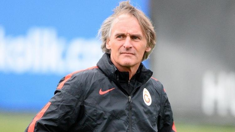 <p><strong>RIEKERINK ANAOKULU ÖĞRETMENİ </strong></p>
<p>Riekerink'in Fenerbahçe Stadı'nda çıkardığı takıma baksana... Şenol Güneş'le kıyaslıyorsun. Biri anaokulu öğretmeni biri ordinaryus. Şenol hoca öyle çıkmaz. Beşiktaş'ın Galatasaray'ın yaşadığı problemi yaşama gibi bir durum çıkmaz orda ortaya.</p>