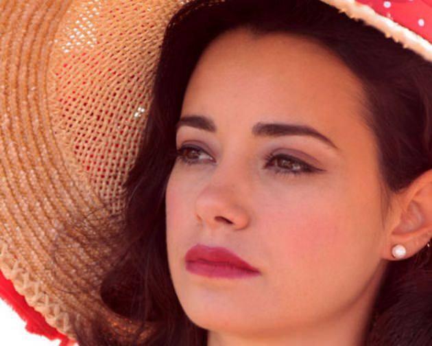 <p>Özgü Namal</p>

<p> </p>
