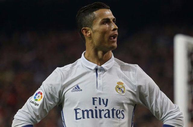<p>Cristiano Ronaldo - Portekiz - 620 milyon Dolar</p>