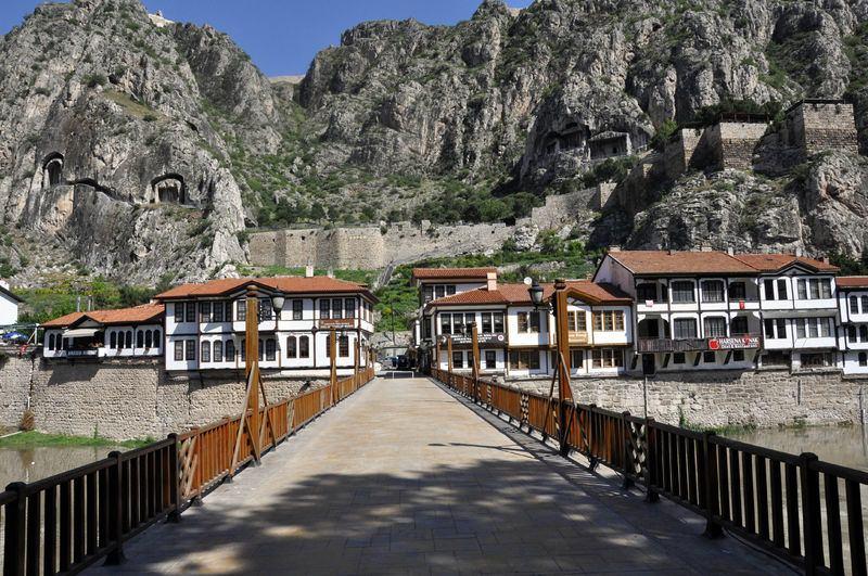 <p>Amasya Valisi İbrahim Halil Çomaktekin, AA muhabirine yaptığı açıklamada, kentin önemli tarih, kültür ve medeniyet şehri olduğunu, son dönemde yapılan çalışmalar sayesinde şehre gelen turist sayısında önemli artış sağlandığını söyledi.</p>

<p> </p>

