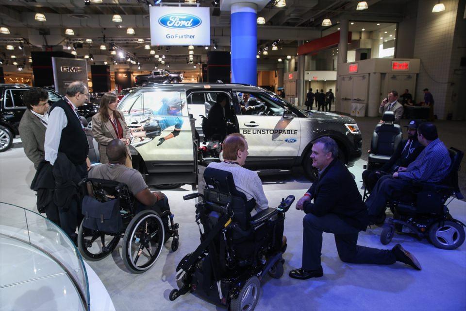 <p>Fuarda Mercedes-Benz, BMW, General Motors, Ford, Chrysler, Chevrolet gibi otomobil üreticilerinin yanı sıra Japon, Güney Koreli ve İngiliz markaları da yer aldı. </p>