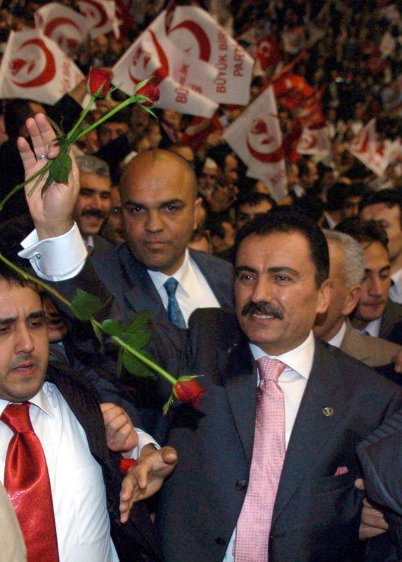 <p>BBP Genel Başkanı Yazıcıoğlu, 30 Nisan 2006'da düzenlenen BBP kongresinde</p>
