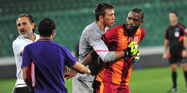 <p>EN ÇALIŞKAN FUTBOLCU</p>
<p><strong>Takım arkadaşlarımdan Chedjou’yu söyleyebilirim. Devamlı fitness’da. Devamlı çalışıyor.</strong></p>