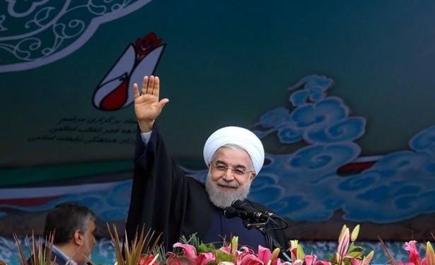 <p>İran Cumhurbaşkanı Hasan Ruhani, İslam Devrimi’nin 36'ncı yıldönümü dolayısıyla yaptığı konuşmada ülkesinin batının baskılarından korkmadığını ifade etti.</p>
