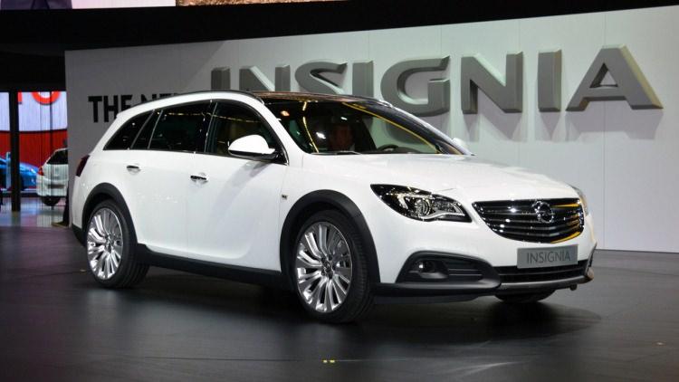 <p>Insignia Sports Tourer ve Insignia Country Tourer üçüncü çeyrekte Türkiye'ye gelebilir.</p>