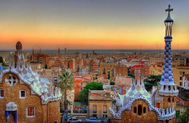 <p>Parc Guell (Barcelona, İspanya)</p>
