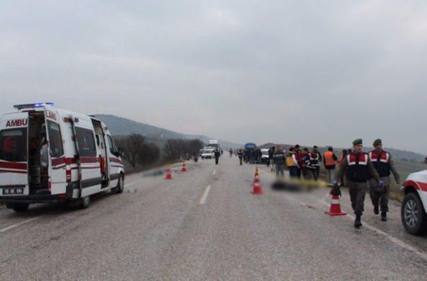 <p>Öte yandan kaza nedeniyle yaklaşık yarım saat trafiğe kapalı kalan yol, daha sonra kontrollü olarak ulaşıma açıldı. <br />
<br />
<strong><a href="http://video.haber7.com/video-galeri/65496-temde-4-aracli-zincirleme-kaza-6-yarali" target="_blank"><span style="color:rgb(255, 215, 0)">HABERİN VİDEOSUNU İZLEMEK İÇİN TIKLAYIN.</span></a></strong></p>