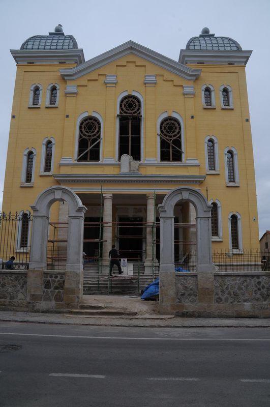 <p>Edirne’de 1907 yılında yapılan ve zamanla tahrip olan Edirne Büyük Sinagogu, restorasyonunun tamamlanmasıyla birlikte ziyaretçilere açılıyor.</p>
